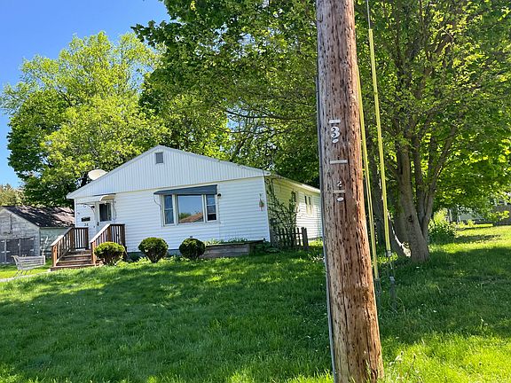 2nd image of 26 Versailles Ave