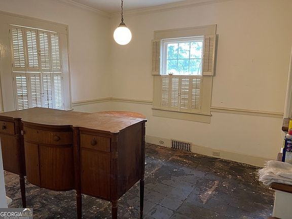 3rd image of 320 Parkway Dr