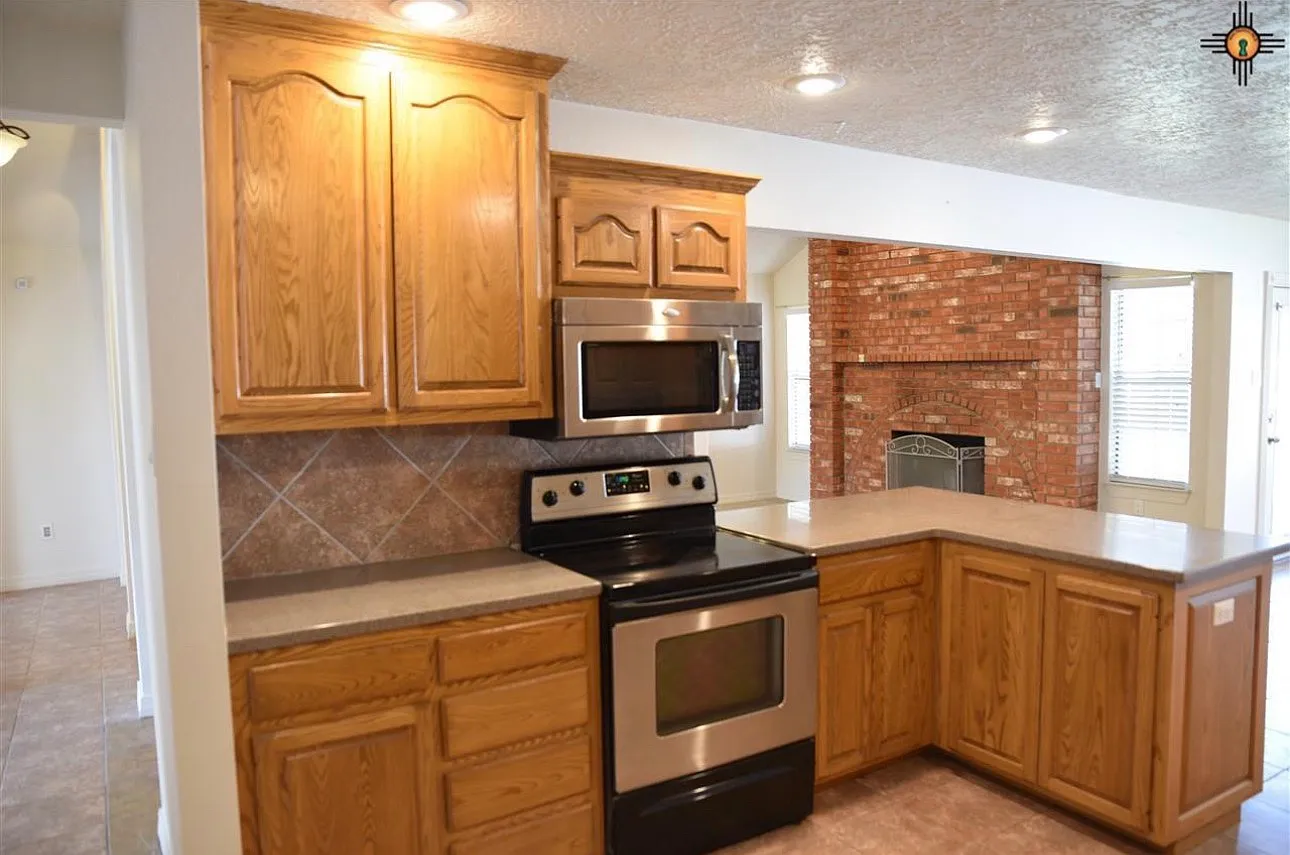 5 bed, 2882 sqft, $2,295 — Photo 4