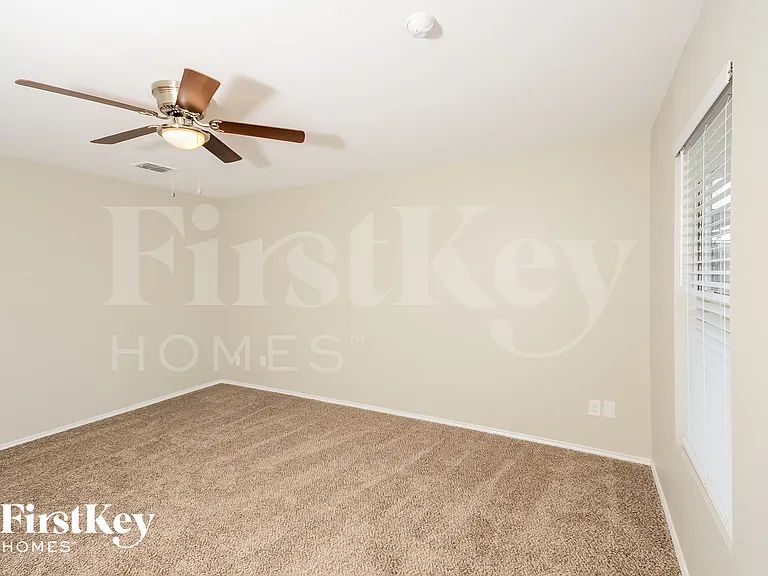 1207 Bellevue Dr — Photo 8