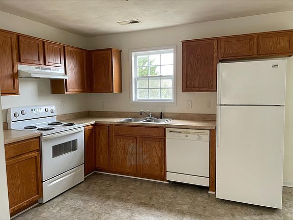 3rd image of 55 Salem Ln