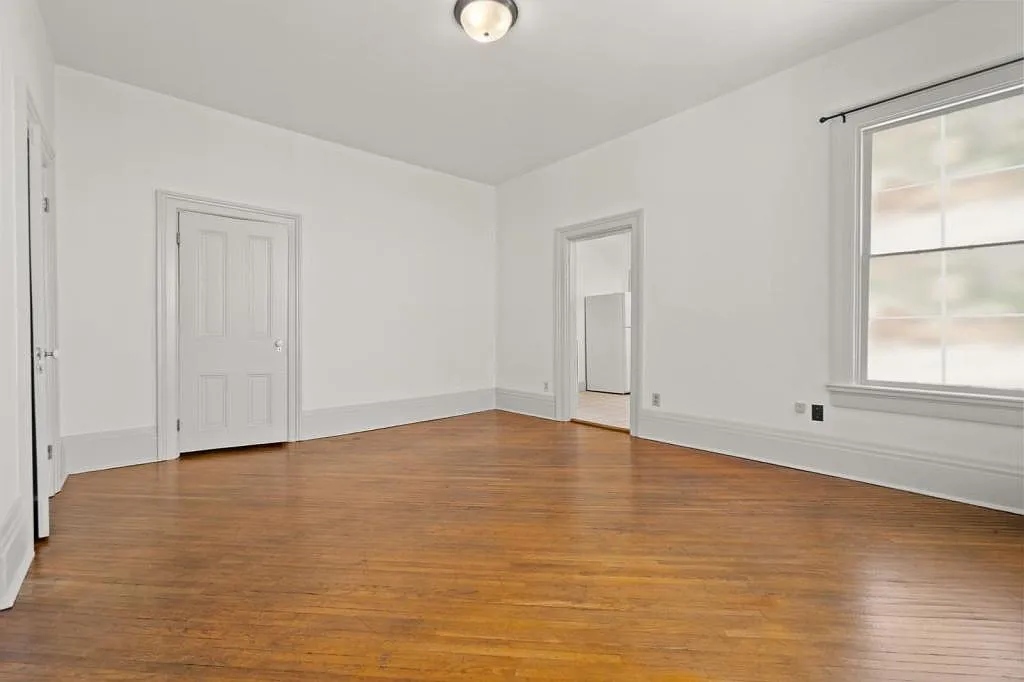 605 W 3rd St — Photo 3