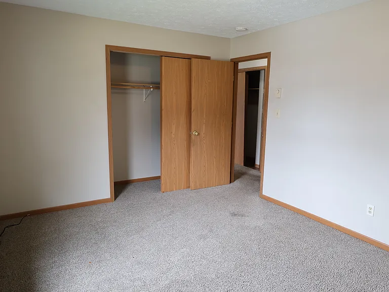 8 Westside Ct — Photo 15