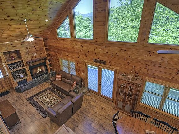 3rd image of 347 Lakeview Dr