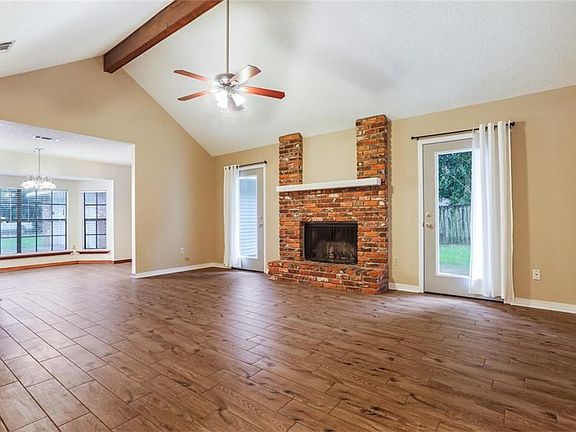 5th image of 224 Evergreen Dr