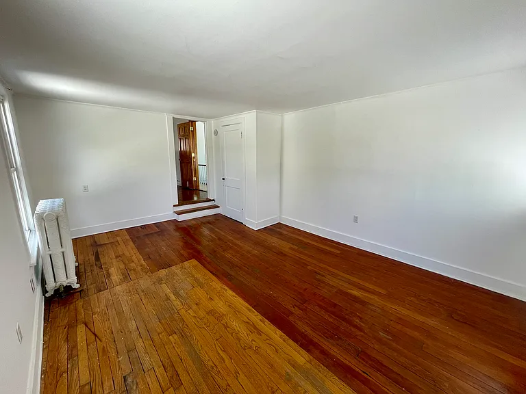 725-727 Warren St #5 — Photo 11