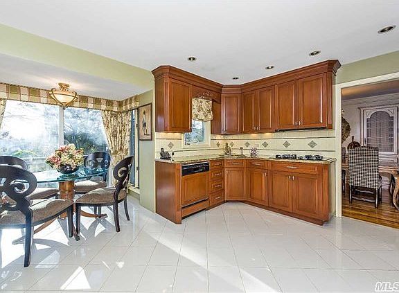 2nd image of 2072 Lawry Ln