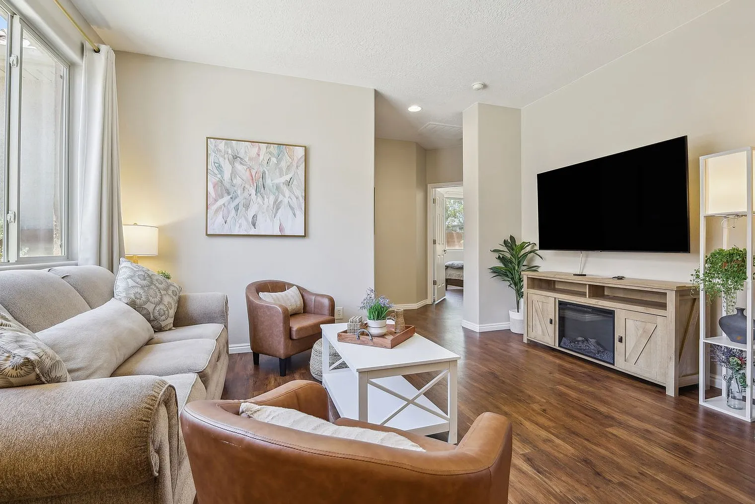 3 bed, 2.0 bath, 1119 sqft, $3,017 — Photo 1