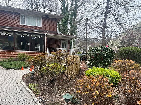 3rd image of 1428 Victory Blvd