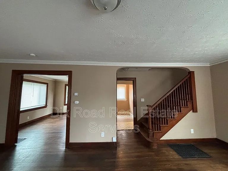 426 Otterbein Ave — Photo 9
