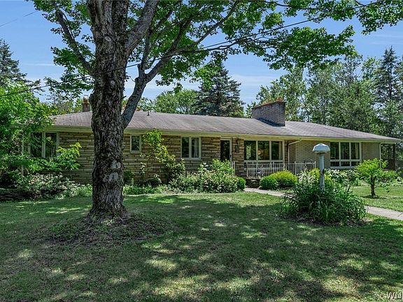 3rd image of 2035 Eastwood Rd