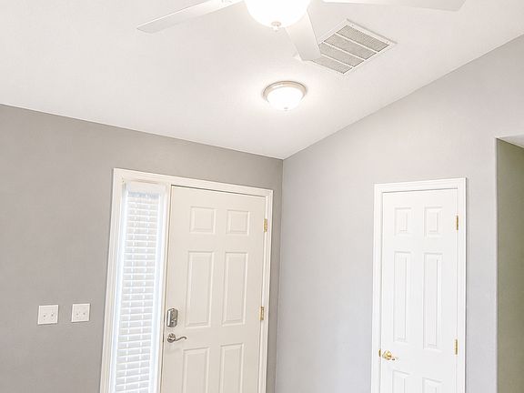 3rd image of 3475 Boulder Cir Unit 201