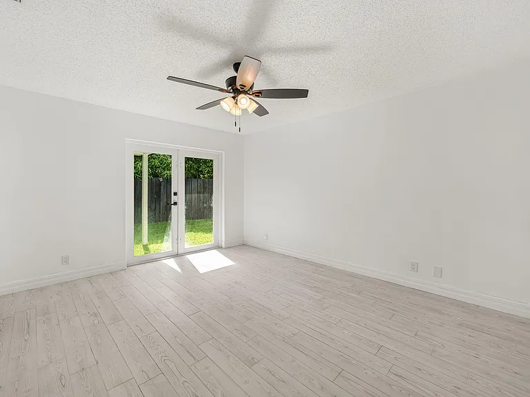 908 Hibiscus Dr — Photo 18