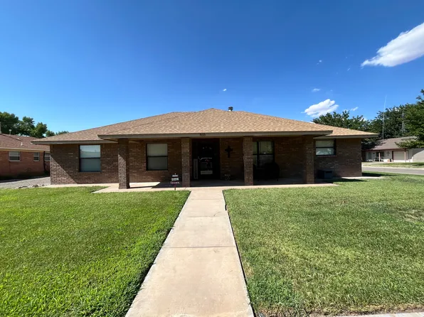 833 Trailing Heart Rd, Roswell, NM 88201
