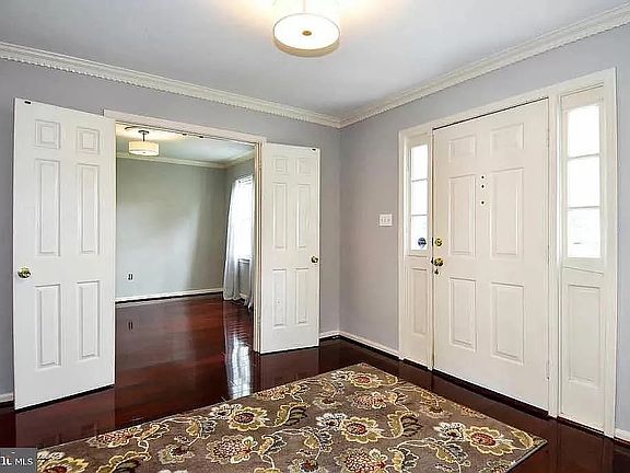 3rd image of 7800 Antiopi St