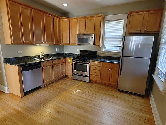 2nd image of 2433 W Leland Ave #1