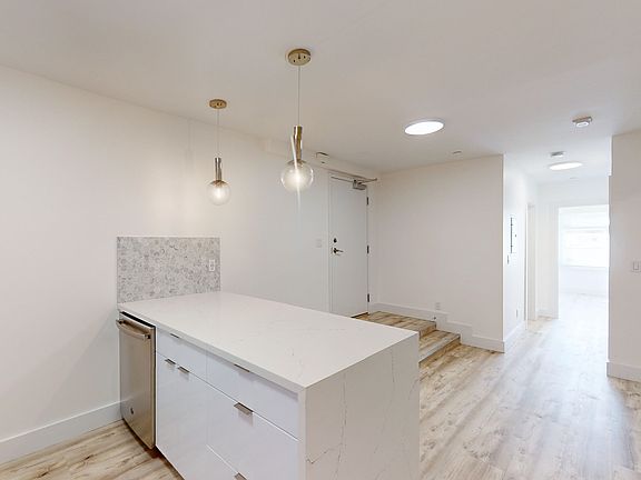 5th image of 2942 Franklin St #C