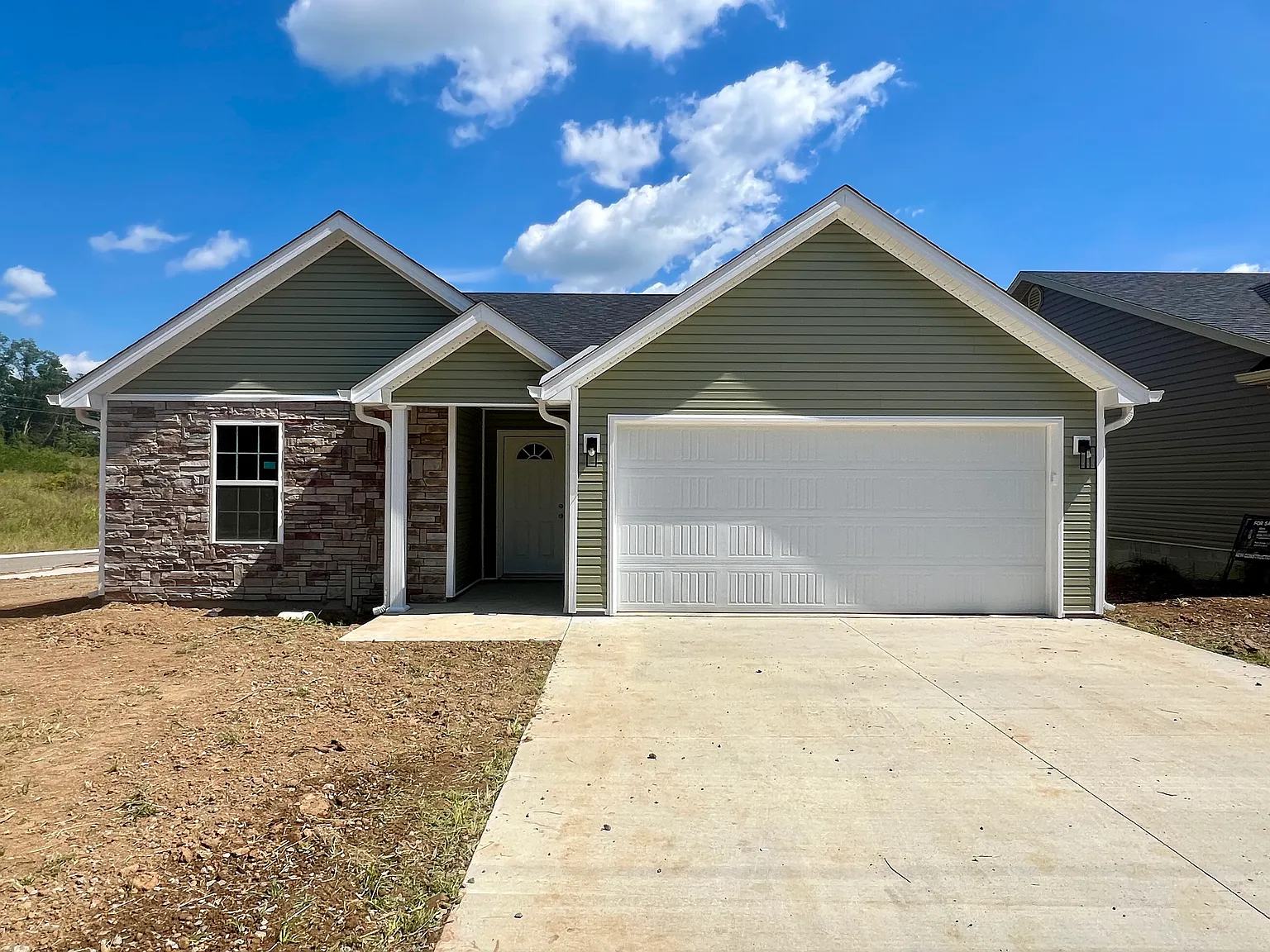 3 bed, 1298 sqft, $2,200 — Photo 1