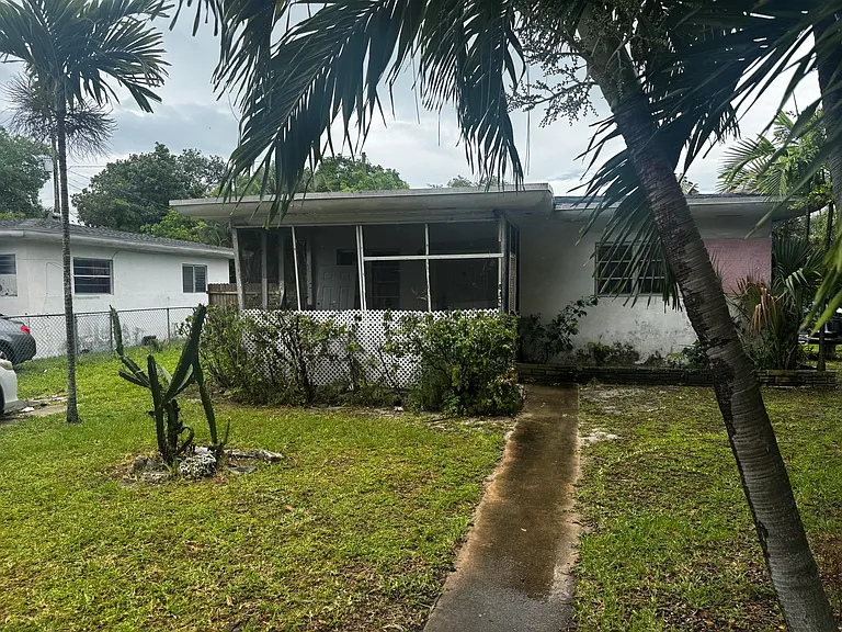 830 NW 60th St — Photo 1