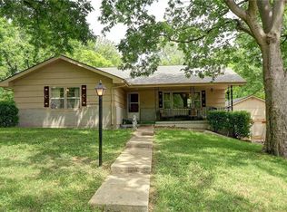 2715 Cedar Crest Dr, Independence, MO 64057