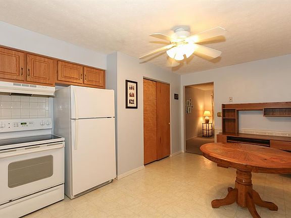 2nd image of 11 Blackwell Ct #A