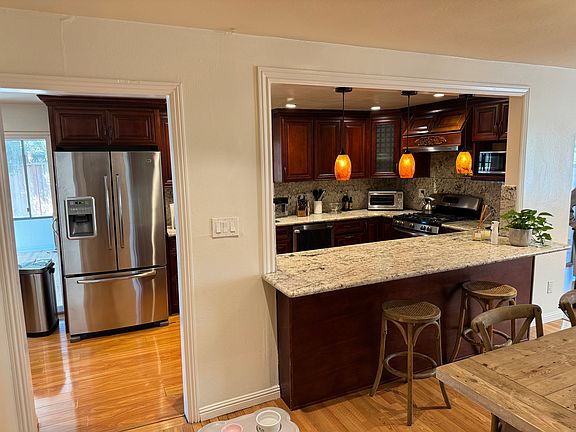 Eat-in Kitchen