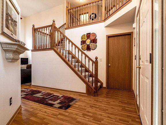 4th image of 284 Essex Pl