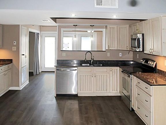 2nd image of 25 Ormond Pl #25