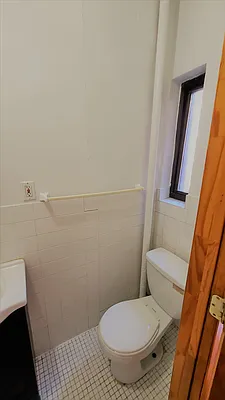 Rented by United Realty Equities | media 25