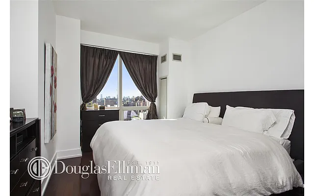Rented by Douglas Elliman | media 16