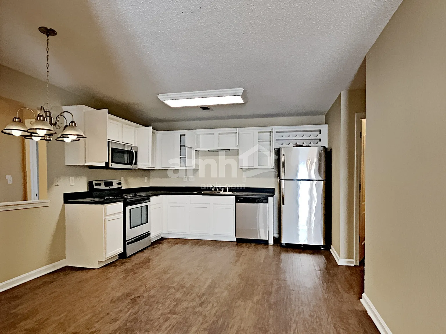 4 bed, 3.0 bath, 2128 sqft, $2,325 — Photo 4
