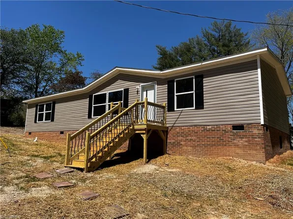 181 Old Toast Rd, Mount Airy, NC 27030