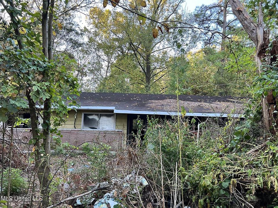 1st image of 2804 Brookwood Dr