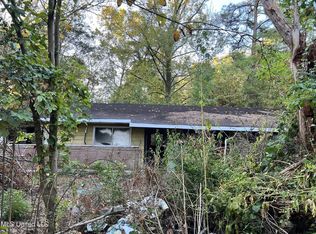 2804 Brookwood Dr, Jackson, MS 39212