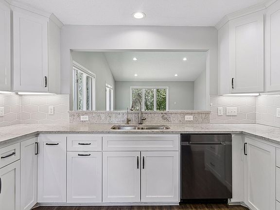 2nd image of 1691 Brueberry Ln