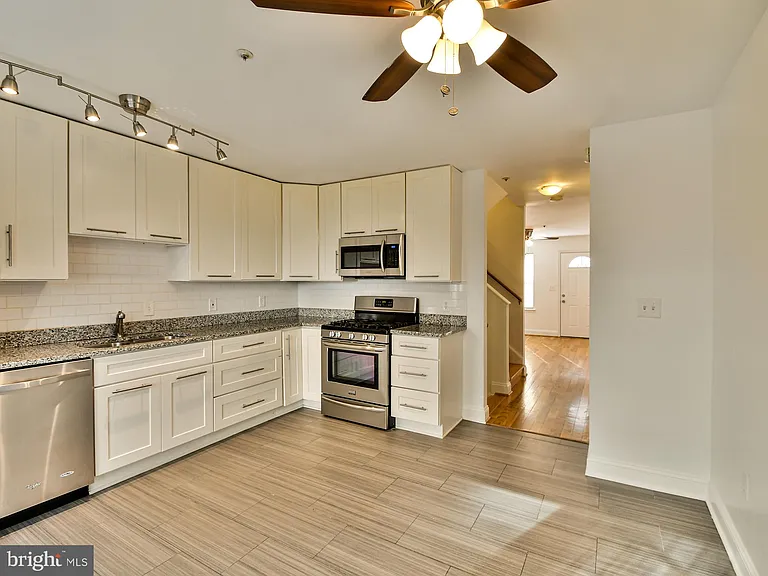 1319 Belmont St NW — Photo 6