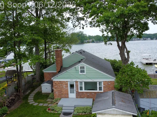 8691 Cooley Lake Rd, Commerce Township, MI 48382