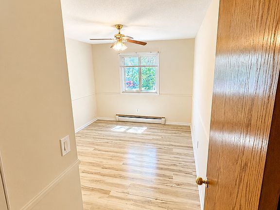 3rd image of 2651 Moundsview Dr #306