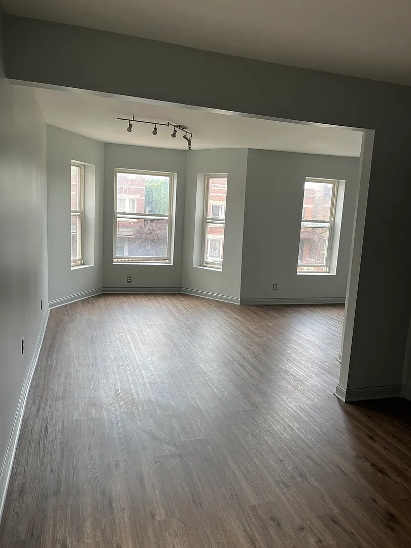 2 bed, 1100 sqft, $1,600 — Photo 2