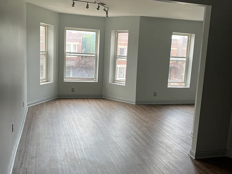 4732 W Congress Pkwy #2 — Photo 2