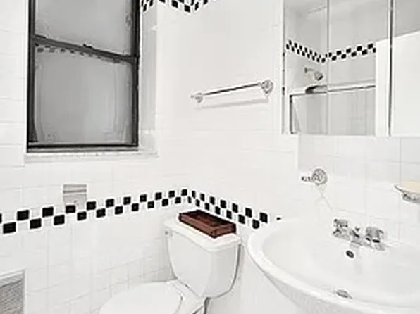 425 West 24th Street image 6 of 6