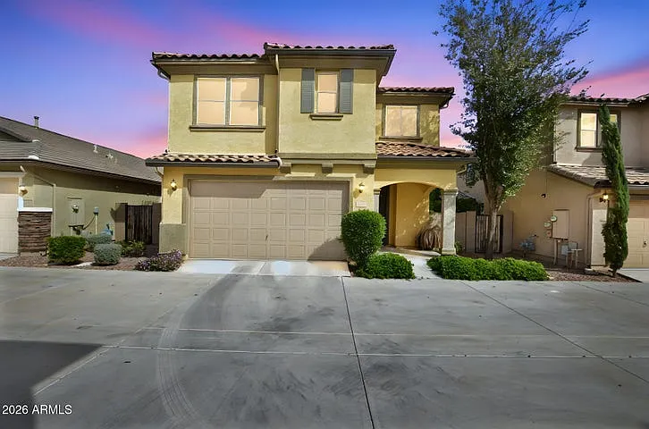 3 bed, 1945 sqft, $2,545 — Photo 2