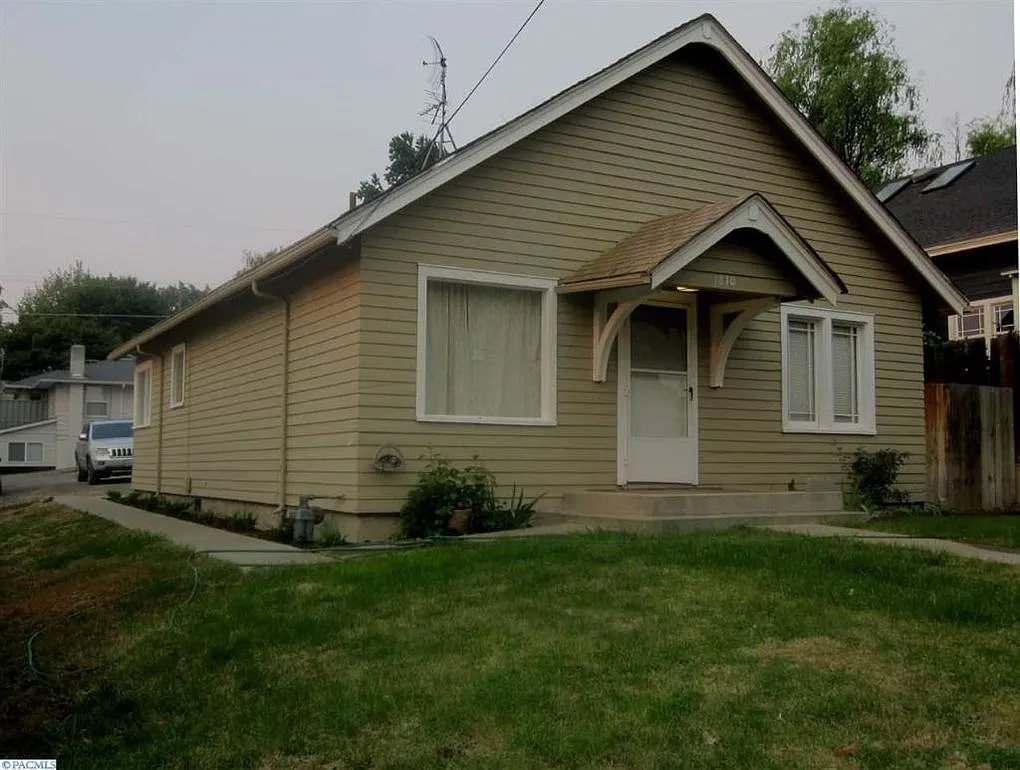 1810 Summitview Ave photo 1