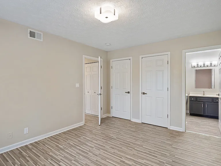 Green Valley Apartments — Photo 32