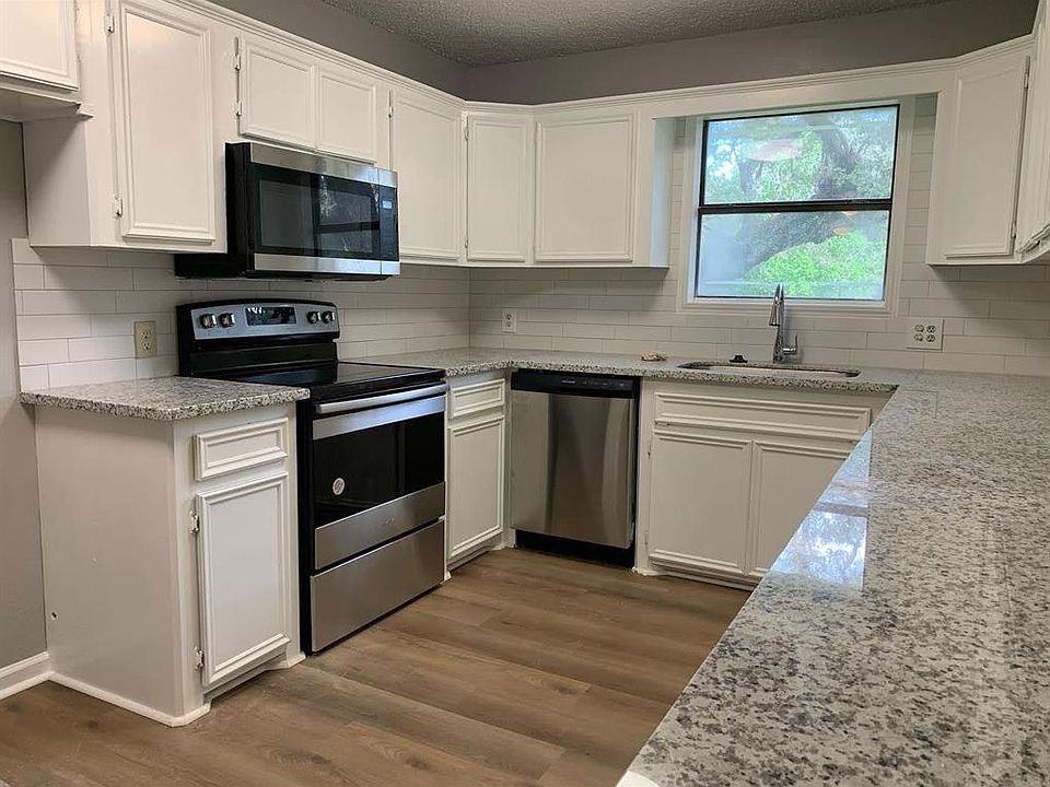 1st image of 912 S Columbia Drive