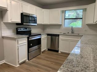 912 S Columbia Dr, West Columbia, TX 77486