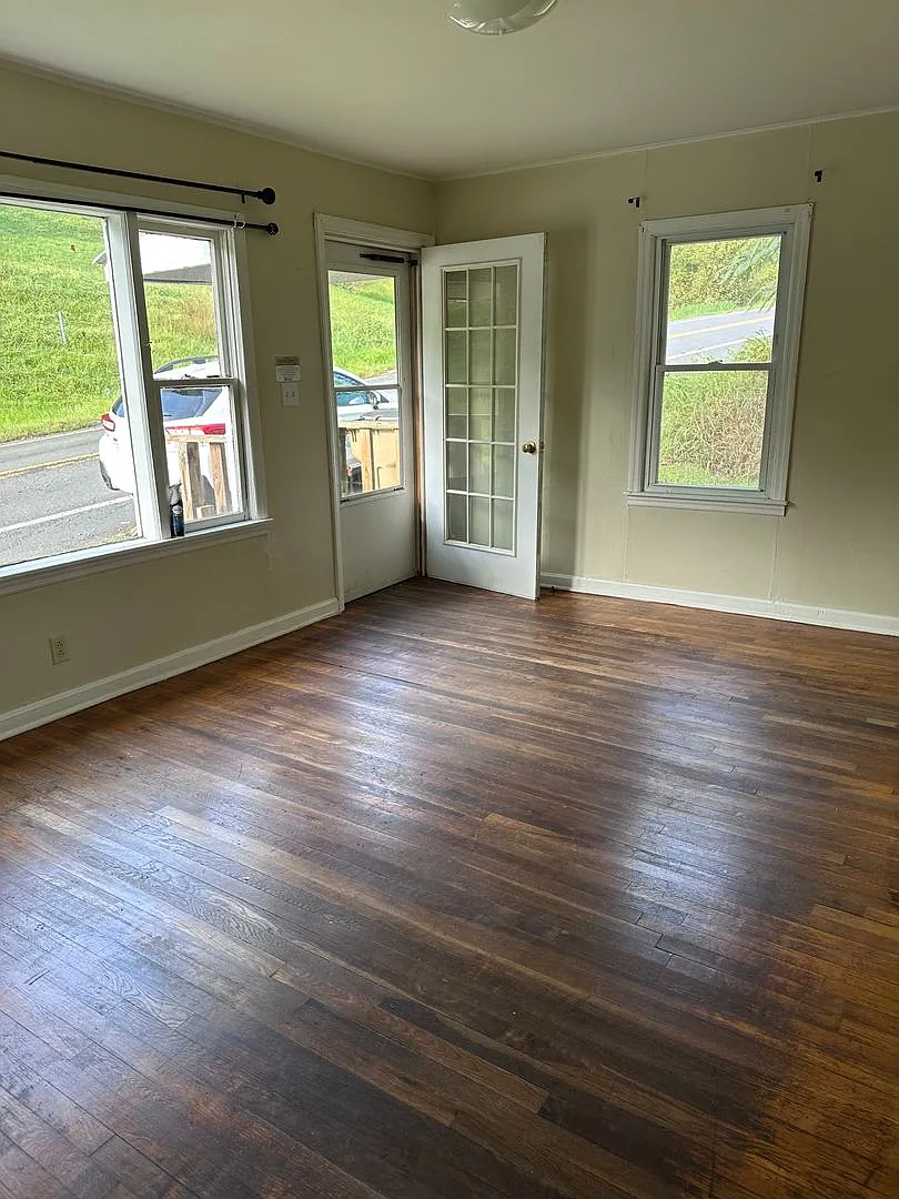 7272 - 421 & 423 South Lewis St/Duplex — Photo 2