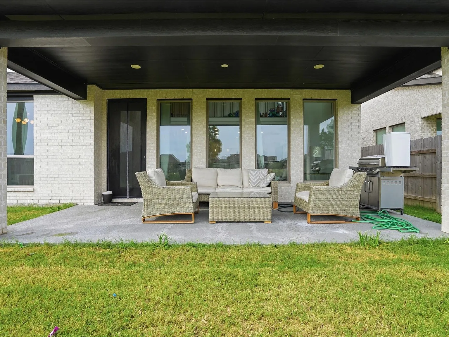 4 bed, 3.5 bath, 3629 sqft, $3,800 — Photo 2