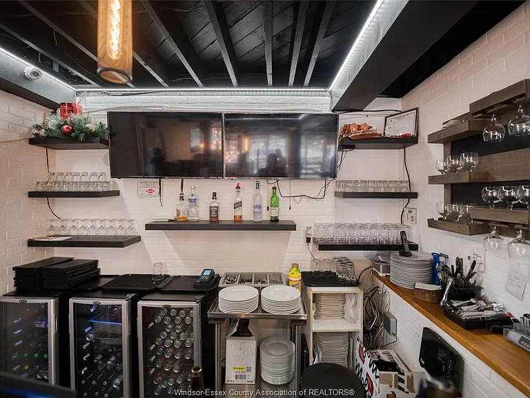 2883 Howard Ave — Photo 27