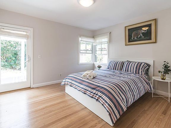 4th image of 426 Matadero Ave